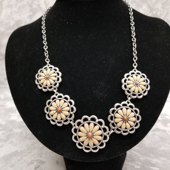 GA Flower Necklace - Silvertone with Enamel - Picture 1 of 4